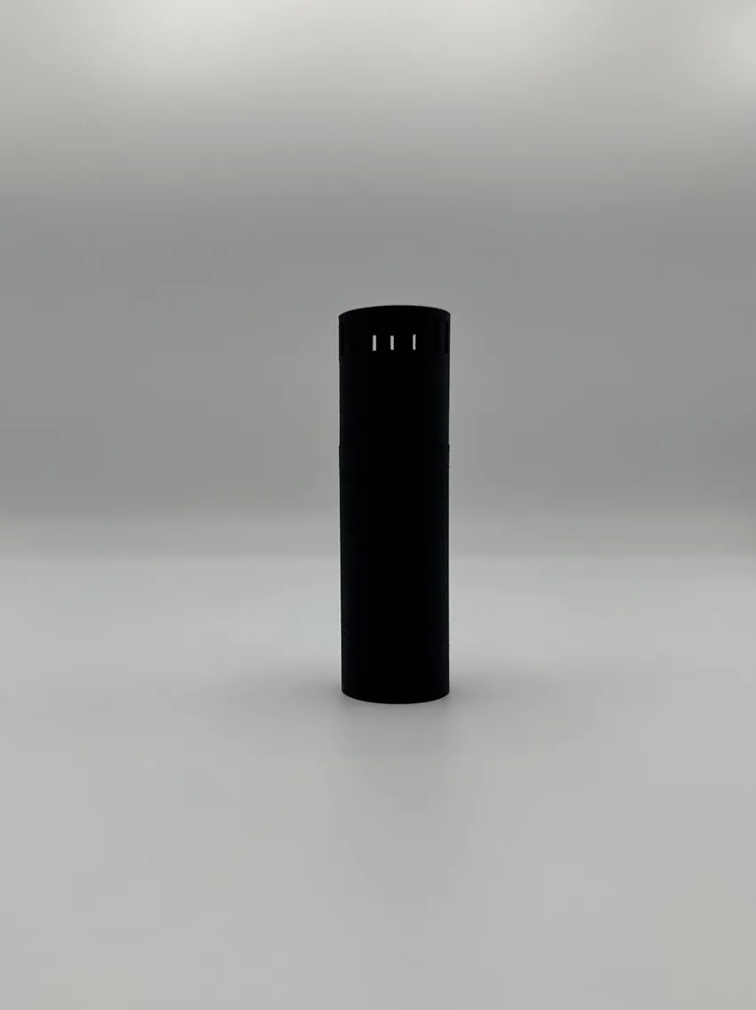 Sonda cilindrica nera BTW-AMB su sfondo neutro
